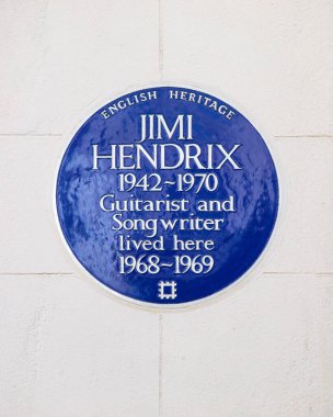 Londra, İngiltere - 8 Mart 2022: Simgesel rock müzisyeni Jimi Hendrix 'in bir zamanlar Londra' nın Mayfair bölgesinde Brook Caddesi 'nde yaşadığı yeri gösteren bir plaket.