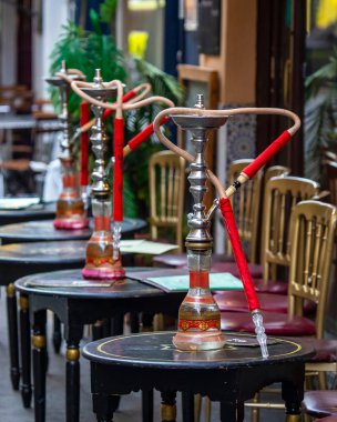 Londra, İngiltere - 8 Mart 2022: Londra 'nın merkezinde Sisha barı, İngiltere.