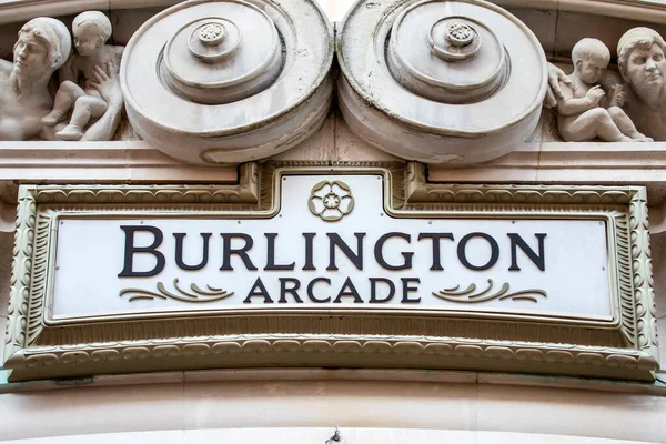 Londres Reino Unido Marzo 2022 Famosa Burlington Arcade Piccadilly Londres —  Fotos de Stock