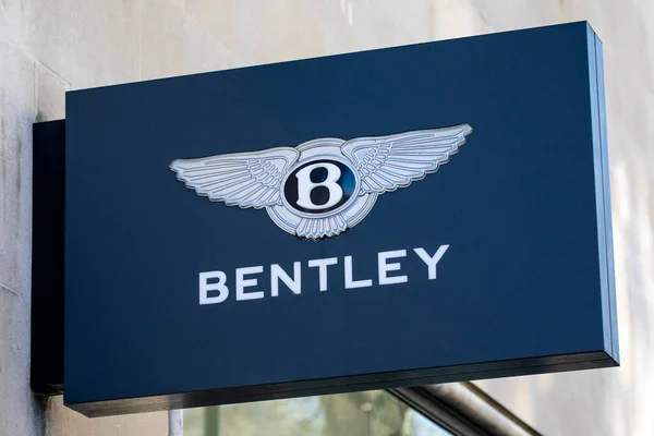 London Egyesült Királyság 2022 Március Bentley Logó Egyik Londoni Bemutatótermük — Stock Fotó