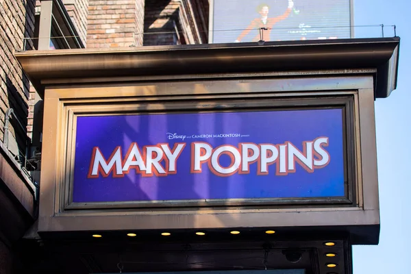 Londýn Velká Británie Března 2022 Mary Poppins Musical Inzerovaná Exteriéru — Stock fotografie