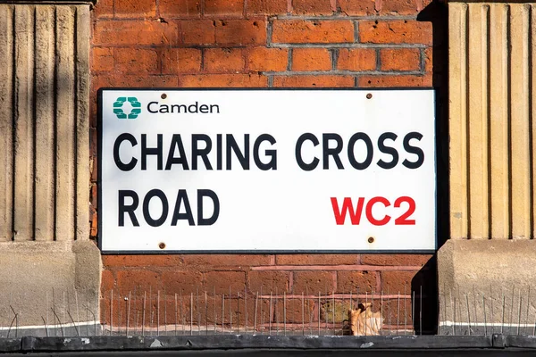 London March 8Th 2022 Street Sign Charing Cross Road Central — Stockfoto