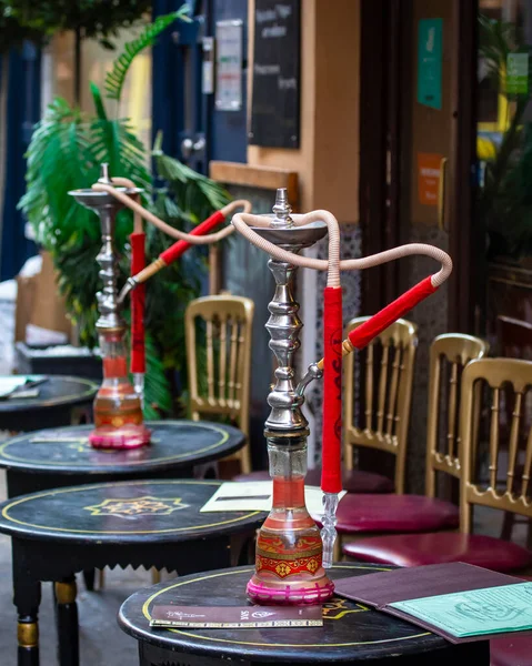 Londra, İngiltere - 8 Mart 2022: Londra 'nın merkezinde Sisha barı, İngiltere.