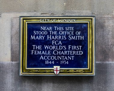 Londra, İngiltere - 17 Mart 2022: Mary Harris Smith 'in ofisinin bir zamanlar nerede durduğunu gösteren bir plaket. Mary Harris Smith ilk kadın Chartered Muhasebecisiydi..