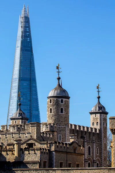 Londen Maart 2022 Zicht Shard Met Tower London Voorgrond Londen — Stockfoto