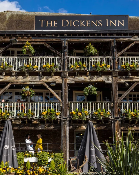 London March 17Th 2022 Beautiful Exterior Dickens Inn Public House — Stockfoto