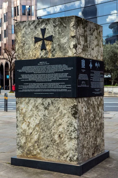 2022 크로스 메모리얼 Maltese George Cross Memorial 공방전을 기념하기 세워진 — 스톡 사진
