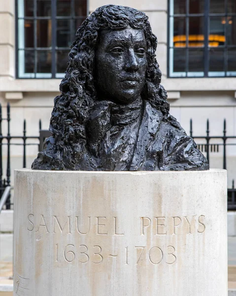 英国伦敦市一位著名的英国海军行政人员塞缪尔佩皮斯的半身像 — 图库照片