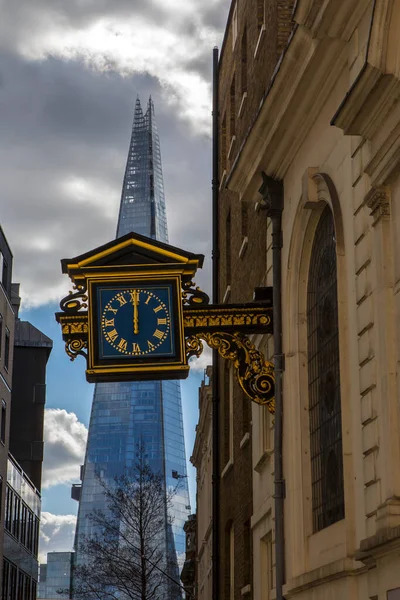 London March 17Th 2022 Clock Exterior Mary Hill Church Shard — Stock fotografie