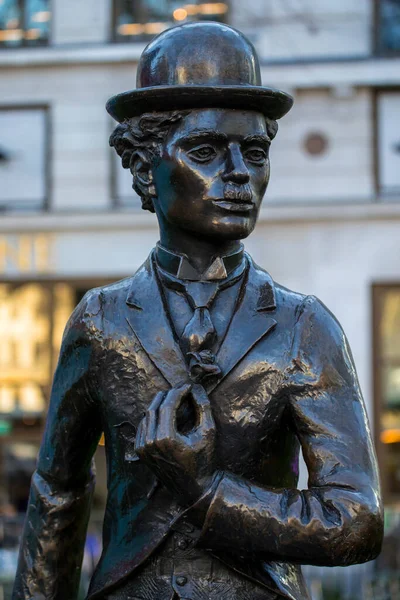Λονδίνο Ηνωμένο Βασίλειο Μαρτίου 2022 Άγαλμα Του Charlie Chaplin Στην — Φωτογραφία Αρχείου