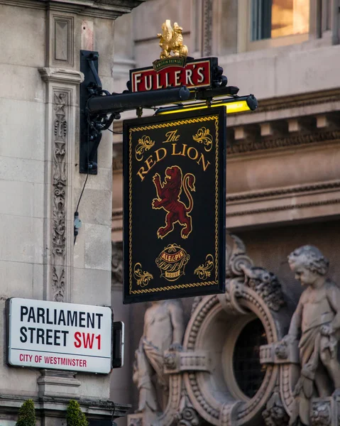 London March 17Th 2022 Traditional Hanging Sign Exterior Red Lion — Foto Stock