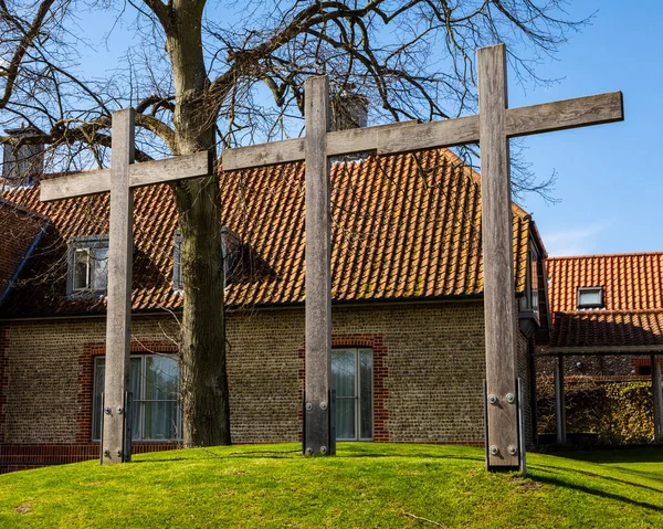 Τρεις Θρησκευτικοί Σταυροί Στο Shrine Our Lady Walsingham Στο Χωριό — Φωτογραφία Αρχείου