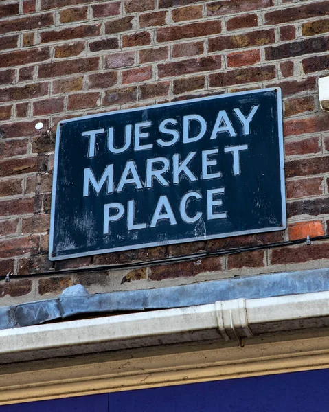 Gatuskylt Mot Tuesday Market Place Staden Kings Lynn Norfolk Storbritannien — Stockfoto