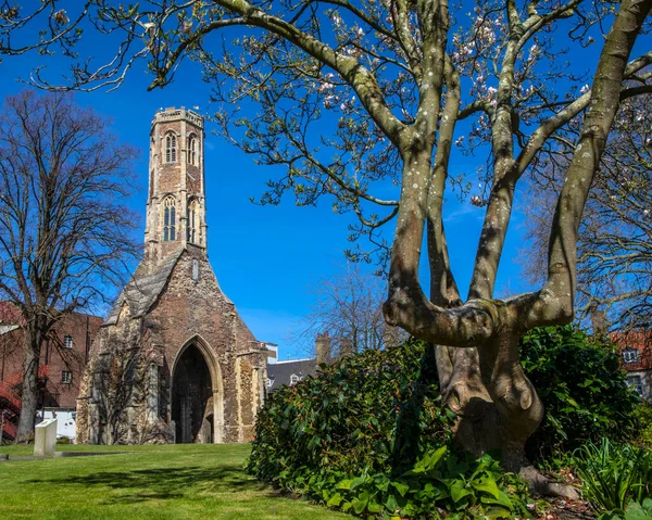 英国诺福克郡 2022年4月8日 位于英国诺福克郡林恩王城塔花园的美丽的灰袍塔 — 图库照片