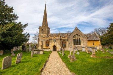 Gloucestershire, İngiltere 'deki Stanton köyündeki güzel St. Michael ve All Angels Kilisesi..