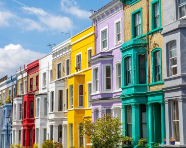 Londra 'nın Notting Hill bölgesinde farklı renklerde güzel cepheler..