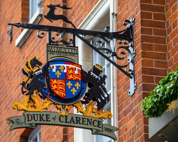 Buckinghamshire April 12Th 2022 Sign Hanging Entrance Duke Clarence Public — Photo