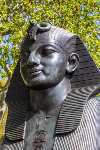 Una Sfinge Egiziana Situata Alla Base Cleopatras Needle Sul Victoria — Foto Stock