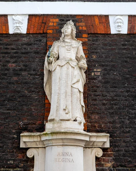 Статуя Королевы Анны Расположенная Королеве Анн Гейт Городе Вестминстер Лондон — стоковое фото