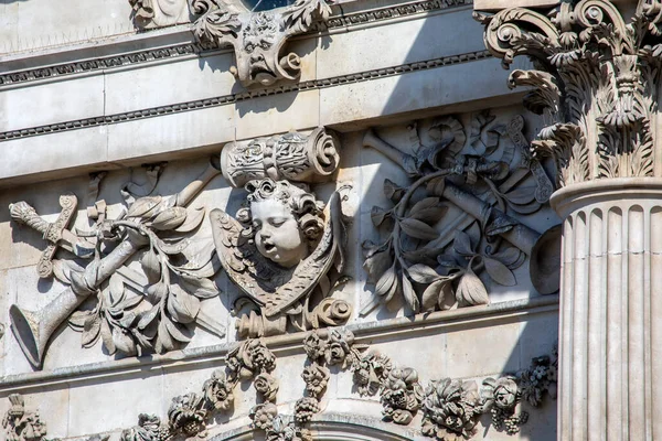 Szczelny Detal Zdobionych Rzeźb Zewnątrz Katedry Pawła Londynie Wielka Brytania — Zdjęcie stockowe