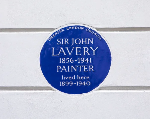 英国伦敦 2022年5月5日 英国伦敦肯辛顿南部的一块蓝色斑块 标志着著名画家约翰 莱维爵士曾经居住过的地方 — 图库照片