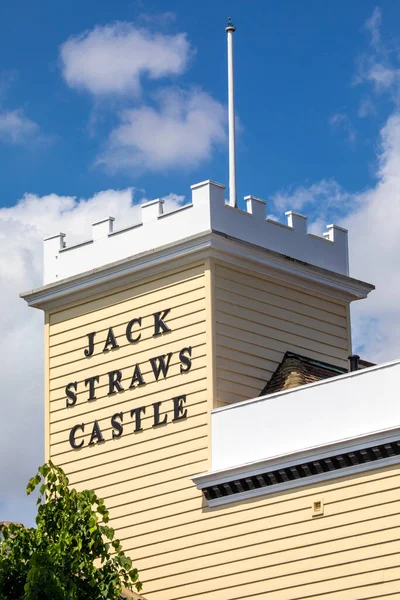 英国伦敦 2022年5月19日 英国汉普斯特德的杰克 斯特劳斯城堡 Jack Straws Castle 这栋楼以前是个酒吧 但现在已经改建成了公寓 — 图库照片