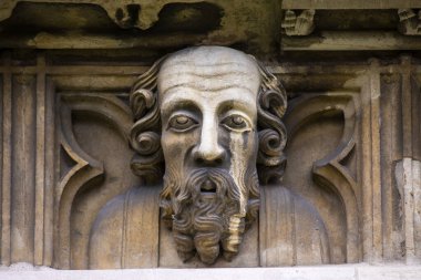 York, İngiltere 'deki tarihi York Papazı' nın dış yüzeyinde bir heykel..