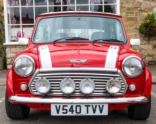 Yorkshire June 5Th 2022 Red Mini Cooper Pictured Village Yorkshire — Stock Photo, Image