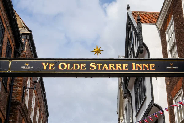 York Juni 2022 Ein Schild Über Der Straße Stonegate York — Stockfoto