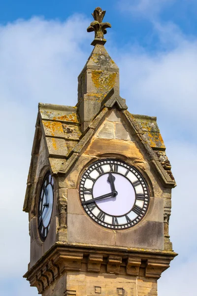 Close Clock Tower Town Clock ในเม องตลาดท สวยงามของ Thirsk North — ภาพถ่ายสต็อก