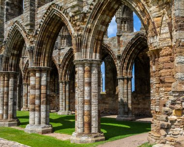 İngiltere 'nin Kuzey Yorkshire kentindeki Whitby kasabasındaki tarihi Whitby Manastırı.