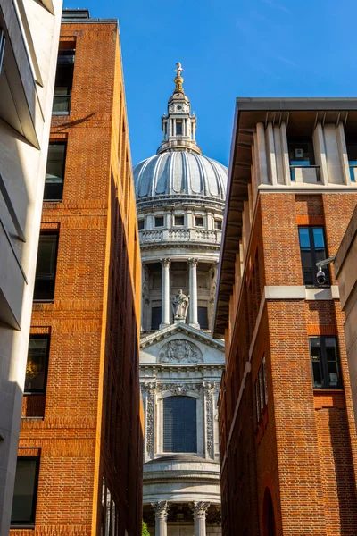 Pauls Cathedral Viewed Queens Head Passage London — стокове фото