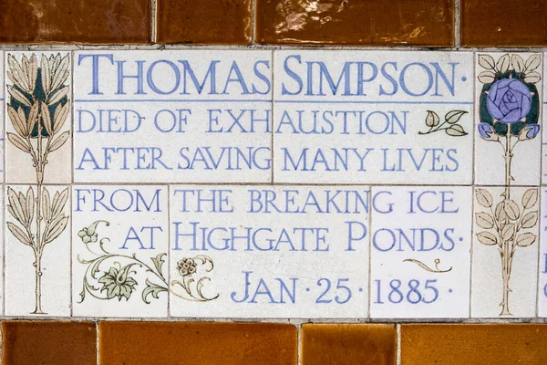 英国伦敦 2022年6月14日 英国伦敦邮人公园英雄自我牺牲纪念馆 纪念在拯救他人生命的过程中牺牲的普通人 — 图库照片