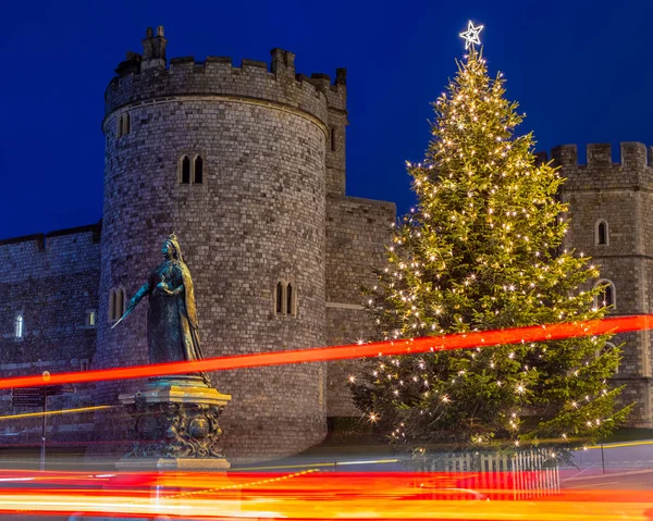 Windsor November 28Th 2021 Beautifully Illuminated Christmas Tree Outisde Historic — Zdjęcie stockowe