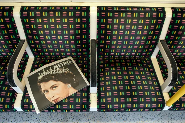 London September 9Th 2022 Metro Newspaper Seat London Underground Train — Stock Photo, Image