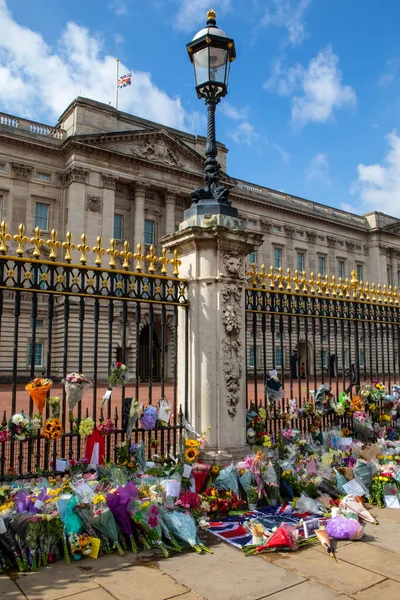 Londres Reino Unido Septiembre 2022 Flores Dejadas Por Los Bienhechores — Foto de Stock