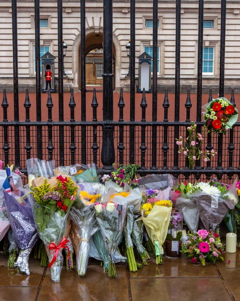 London September 9Th 2022 Flowers Left Well Wishers Buckingham Palace — Stock Photo, Image