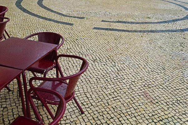 Bord Och Stolar Ett Gatucafé Regnig Dag Lissabon Portugal Selektiv — Stockfoto