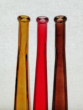 renkli cam şişeler