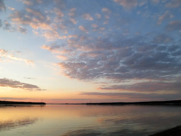 Pôr do sol no lago — Fotografia de Stock