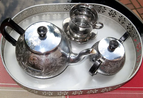 Set de té en la bandeja decorativa — Foto de Stock