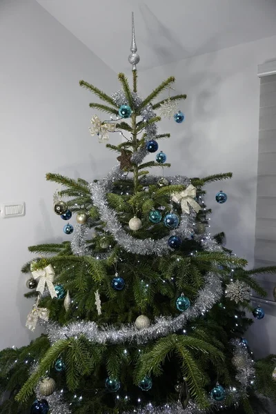 Globe Christmas Tree — 图库照片