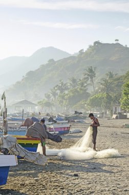 dili Doğu Timor plajda çalışan balıkçı