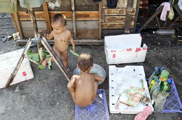 Chudé děti v Kambodže Phnompenhu ulice — Stock fotografie