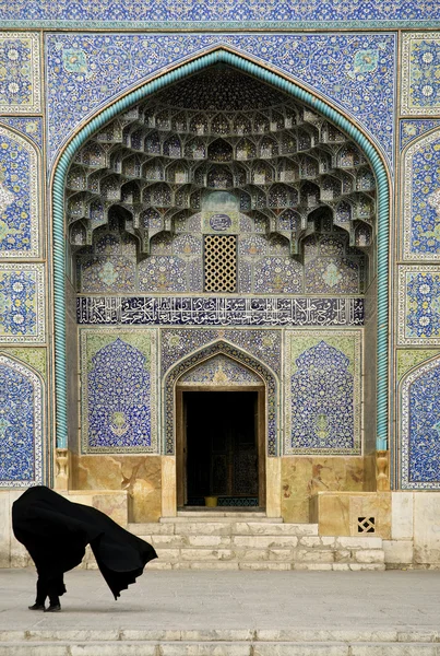 Дверь мечети в Исфахане esfahan iran — стоковое фото