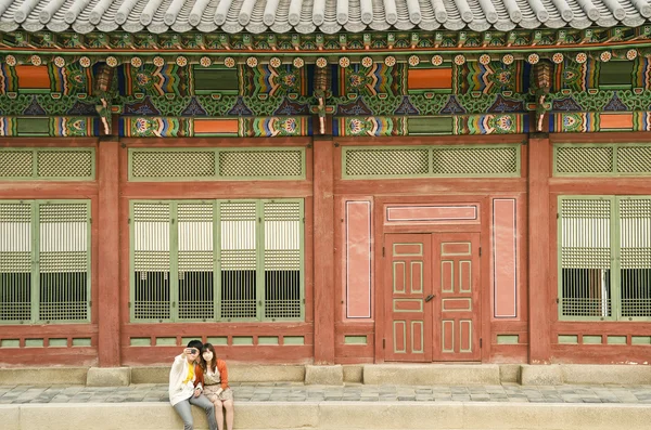 Detalhe da arquitetura tradicional em seul palácio da Coréia do Sul — Fotografia de Stock
