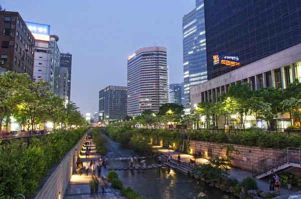 Cheonggyecheon stream in centrale seoul Zuid-korea — Stockfoto