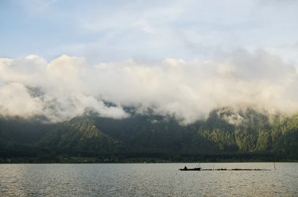 Lake bratan in bali indonesien — Stockfoto