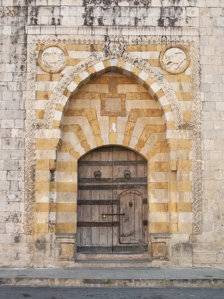 Kerkdeur in de buurt van Beiroet, Libanon — Stockfoto