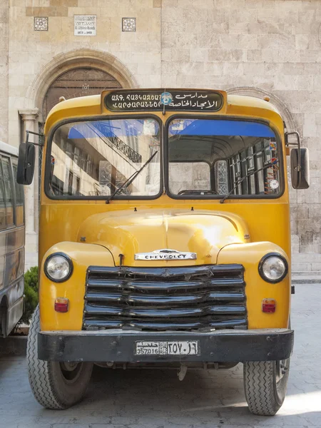 Vintage chevrolet bus in aleppo syria — Stock Photo, Image